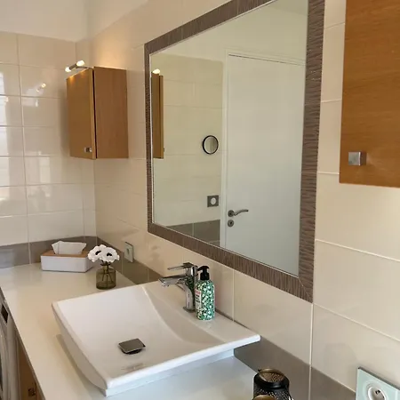 Apartment Emplacement Centre *